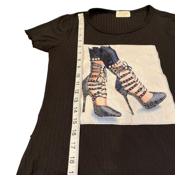 Free Kisses Stiletto Graphic Pearl and Rhinestone Embellished Top Size Small - Picture 6 of 8